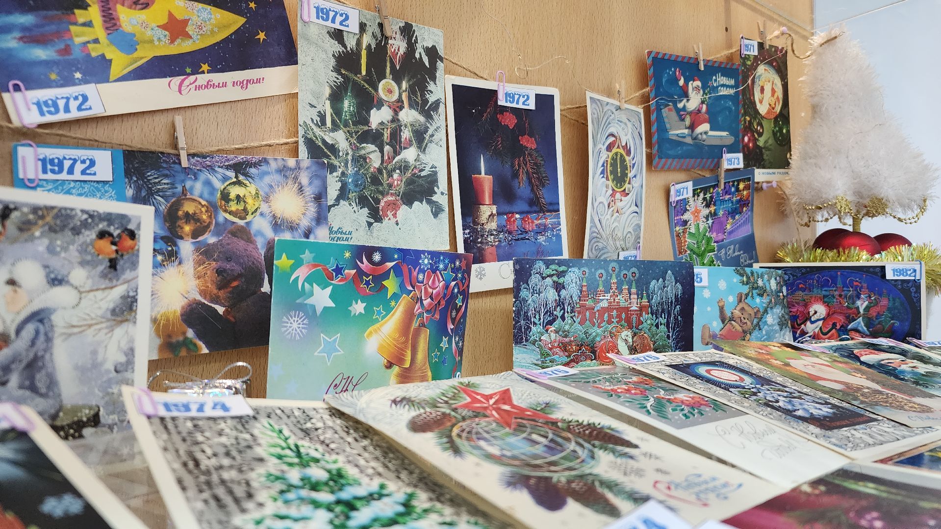 волоколамск, библиотека, новогодние открытки, Выставка, Выставка открыток, вертикалки,