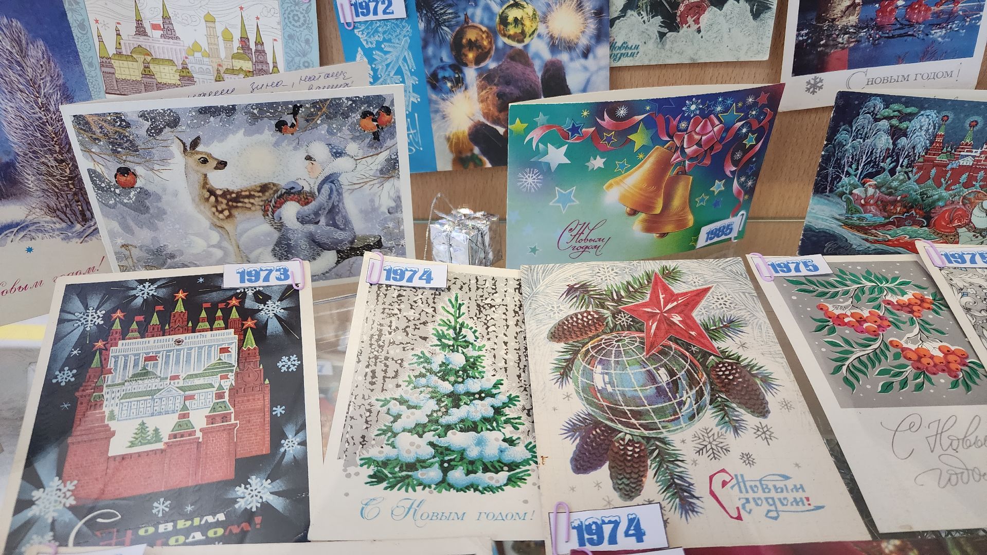 волоколамск, библиотека, новогодние открытки, Выставка, Выставка открыток, вертикалки,