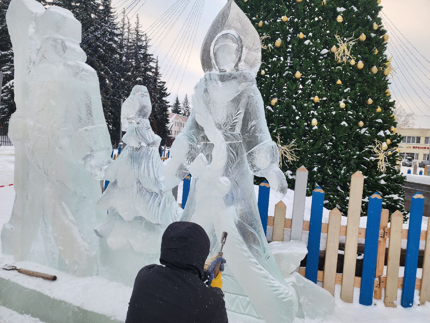 долгопрудный, площадь собина, ледяной городок, Скульптор Большаков, вертикалки,