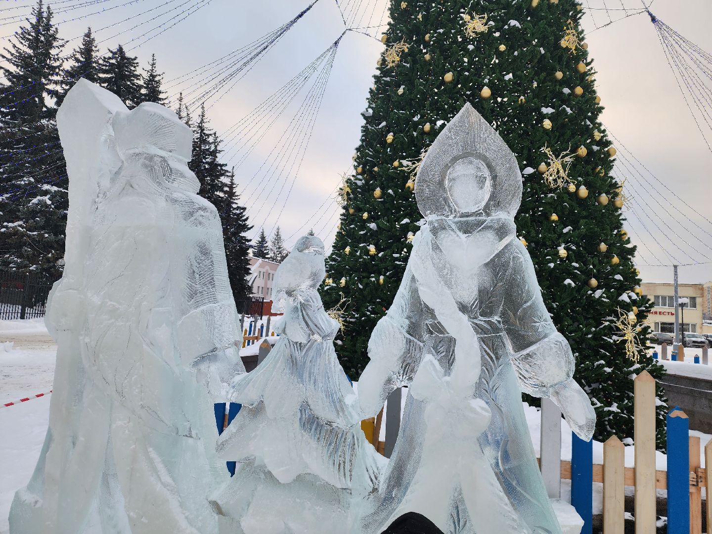 долгопрудный, площадь собина, ледяной городок, Скульптор Большаков, вертикалки,