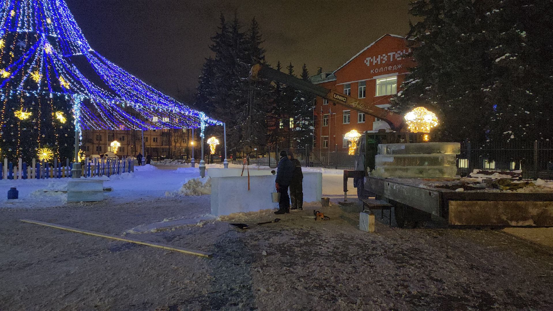 долгопрудный, площадь собина, ледяной городок, Скульптор Большаков, вертикалки,