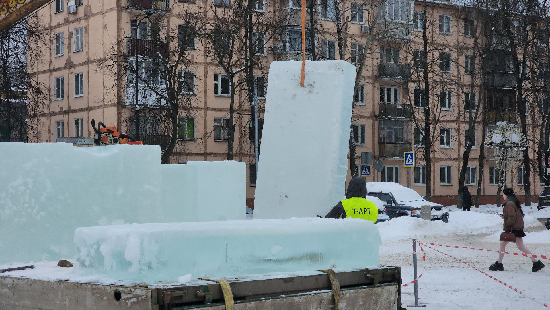 долгопрудный, площадь собина, ледяной городок, Скульптор Большаков, вертикалки,