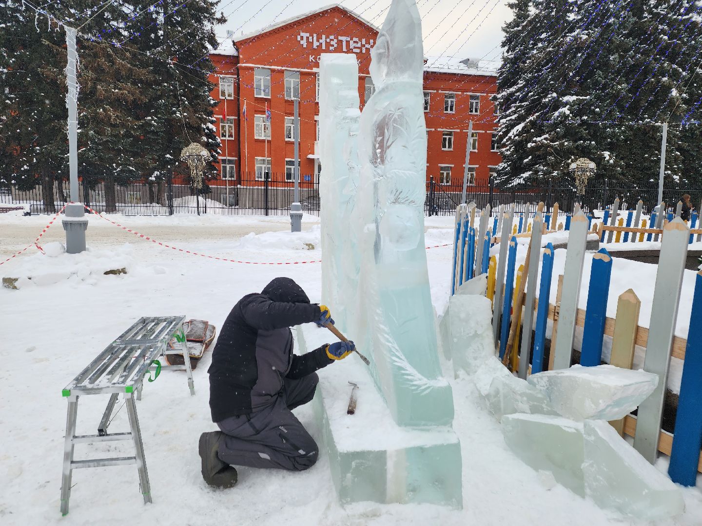 долгопрудный, площадь собина, ледяной городок, Скульптор Большаков, вертикалки,