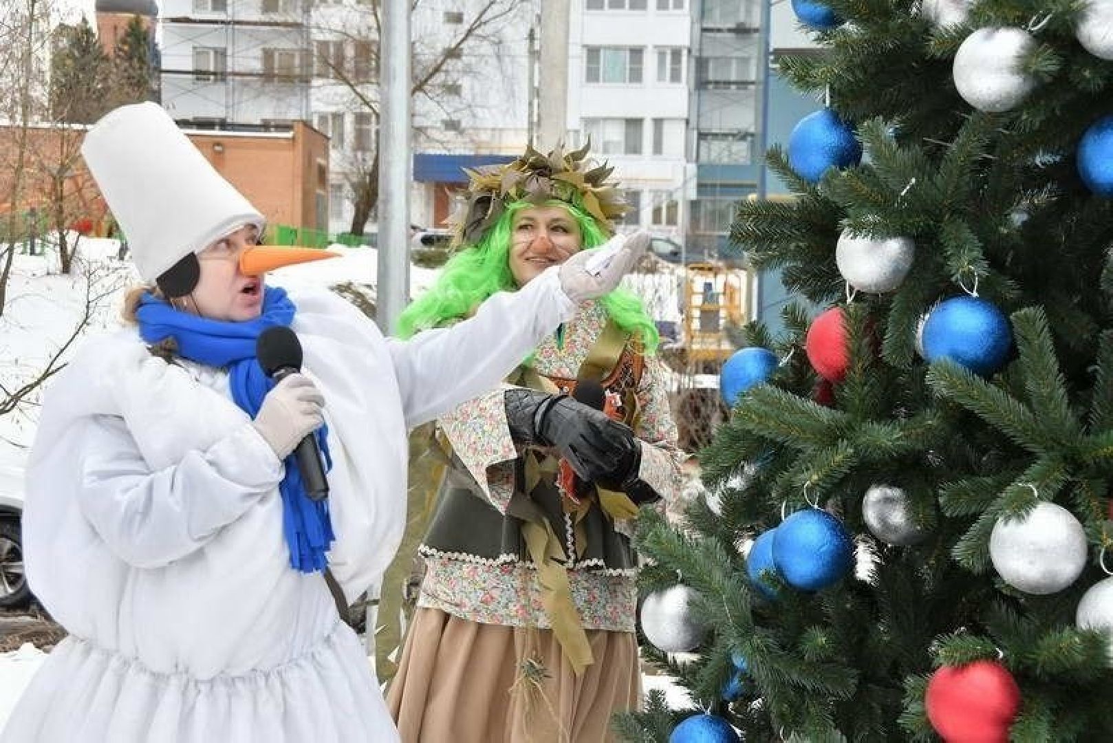 новый год, праздник во Власихе, елки во дворах, праздник для детей, новый 2025 год,