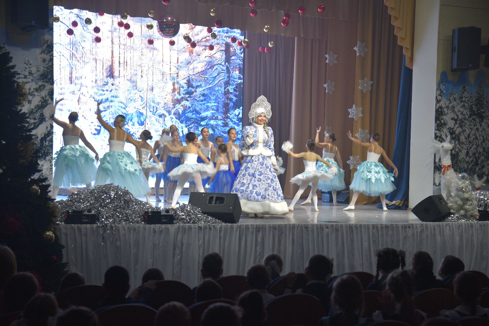 лотошино, лотошинский цдк, елка главы, новый год, дети, вертикалки,