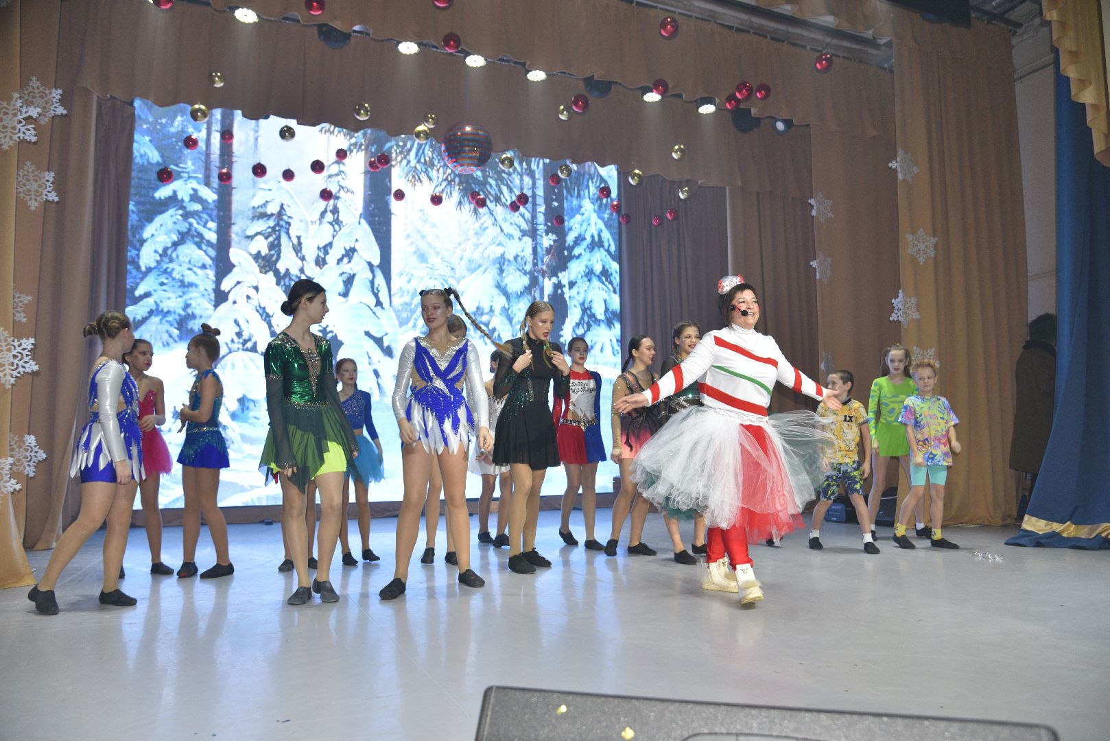 лотошино, лотошинский цдк, елка главы, новый год, дети, вертикалки,