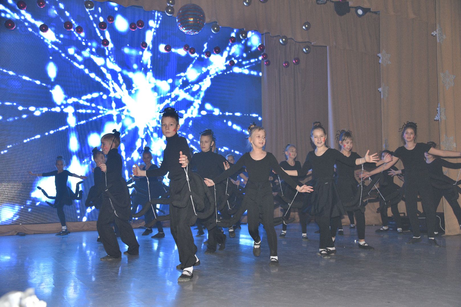 лотошино, лотошинский цдк, елка главы, новый год, дети, вертикалки,