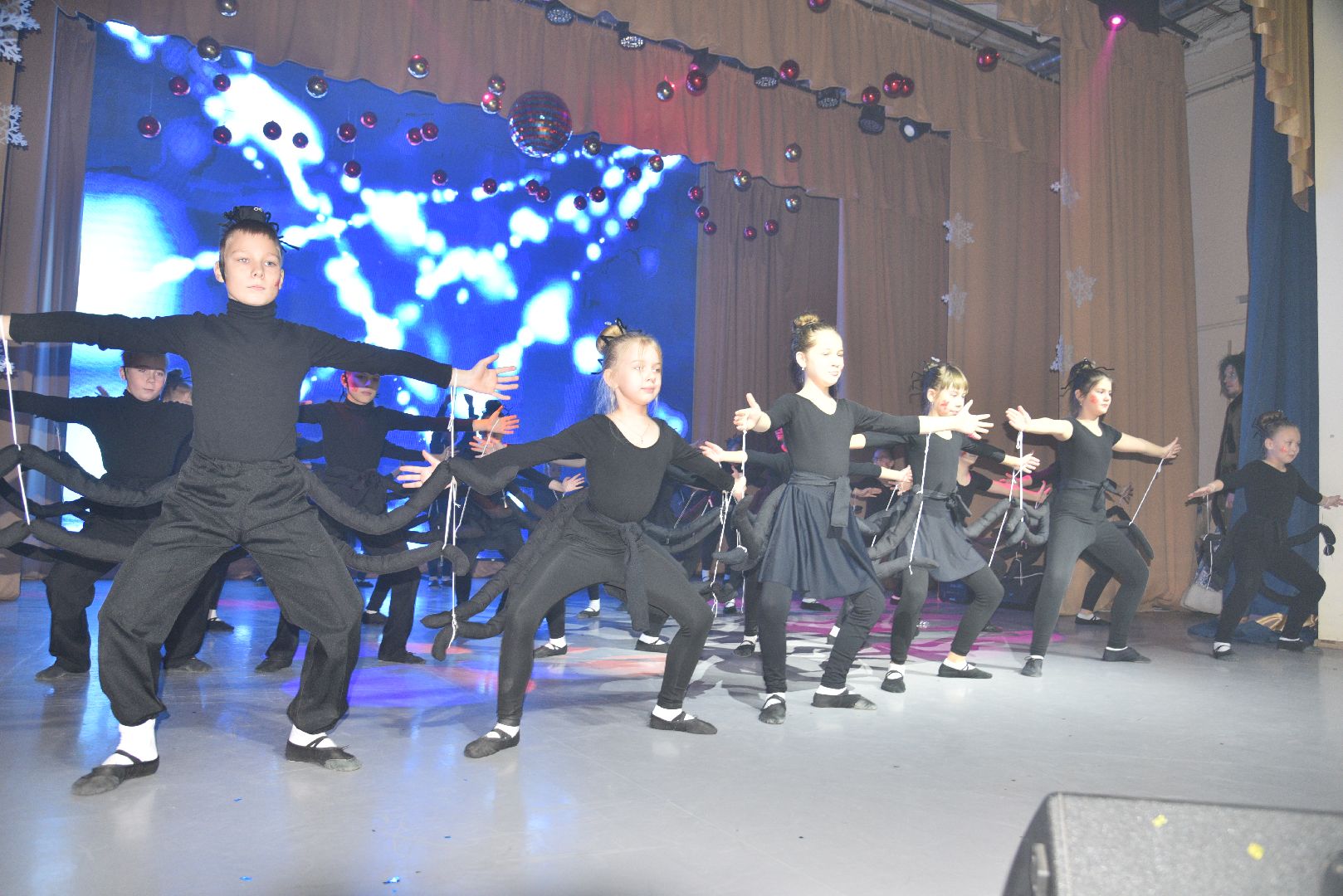 лотошино, лотошинский цдк, елка главы, новый год, дети, вертикалки,