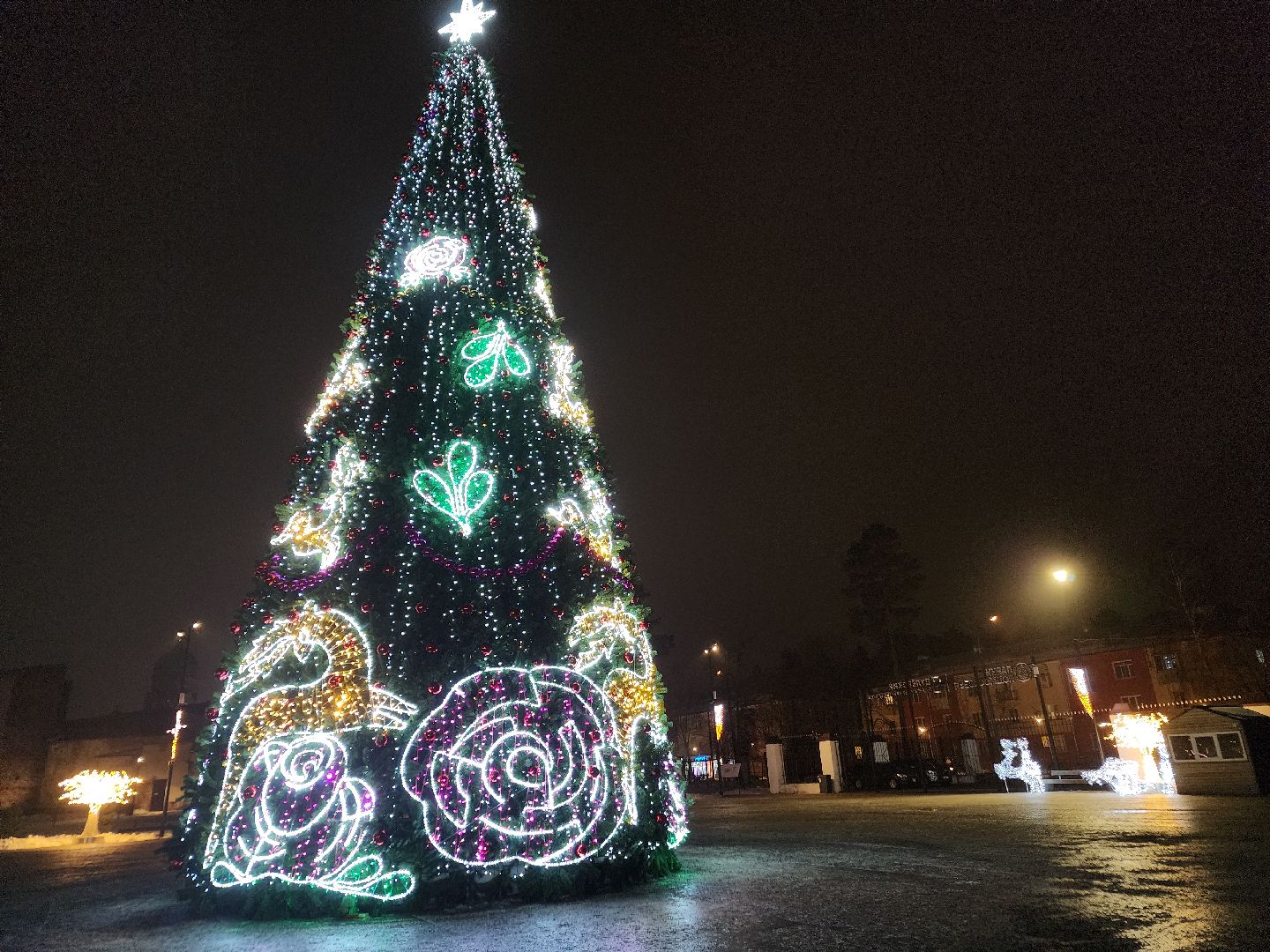 вертикалки, зимавподмосковье2024, ликино-дулево, орехово-зуевский округ, новогодняя ель в парке,дед мороз рекомендует,парки подмосковья,