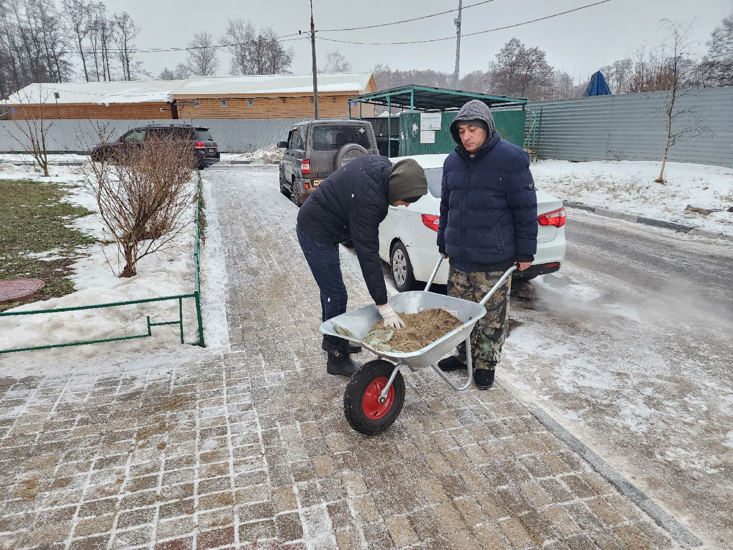 жкх, снег, наледь, гололед, гололедица, песок, противогололедный материал, соль, ук, управляющая компания, вертикалки,
