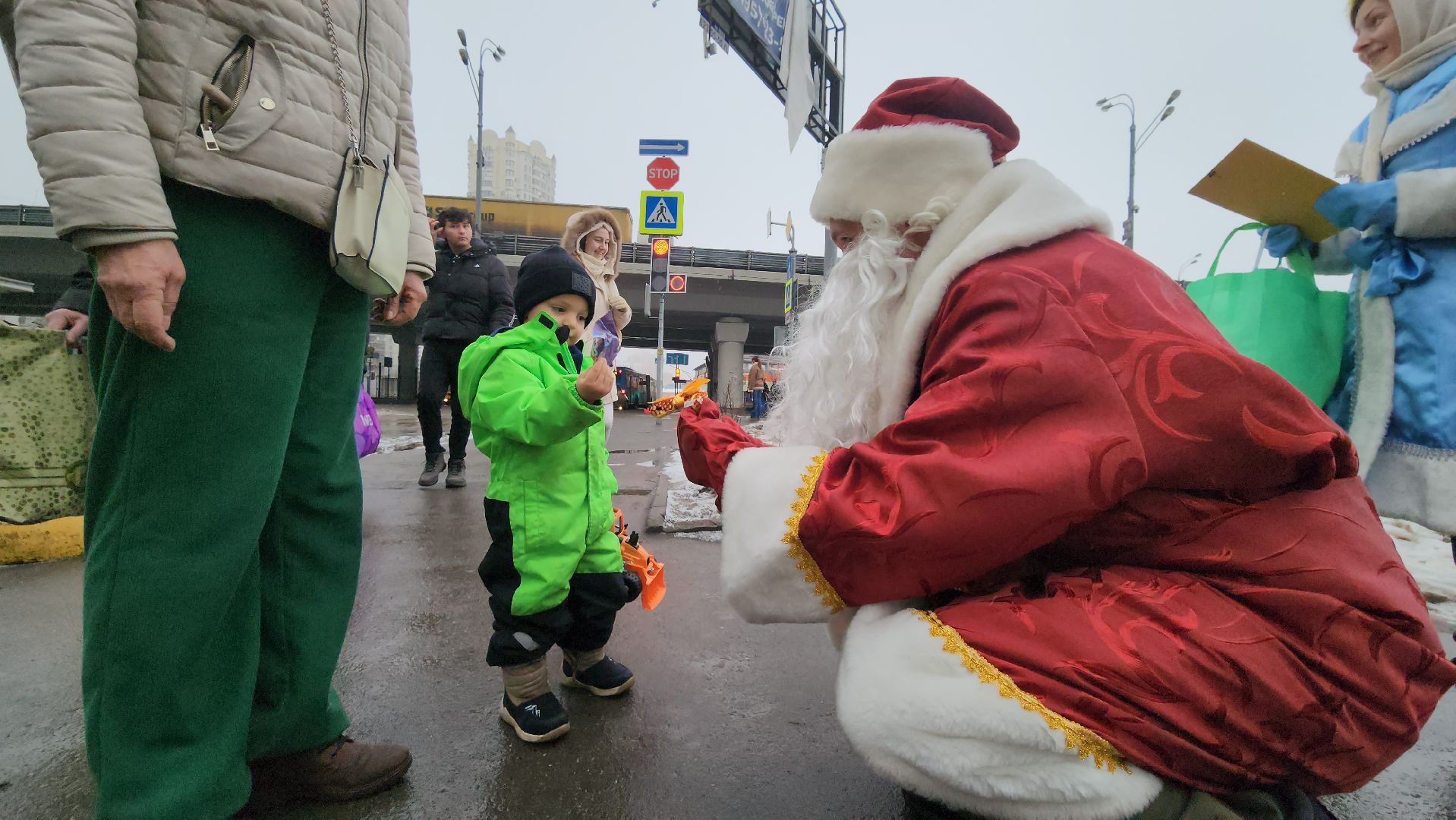 котельники, новый год, поздравления, мострансавто, водитель, дед мороз и снегурочка, вертикалки,