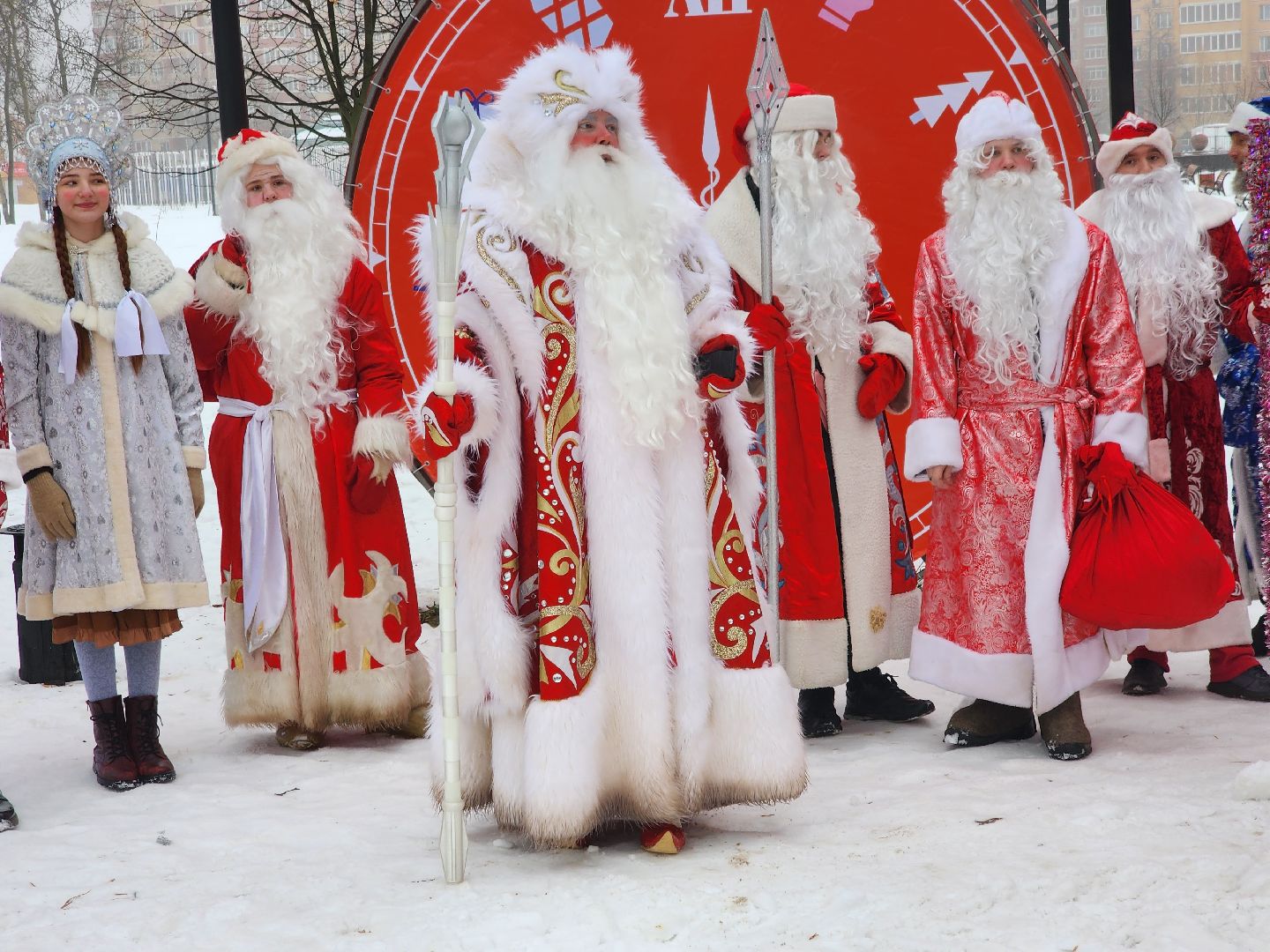 долгопрудный, площадь собина, центральный парк, парад дедов морозов, снегурочка,