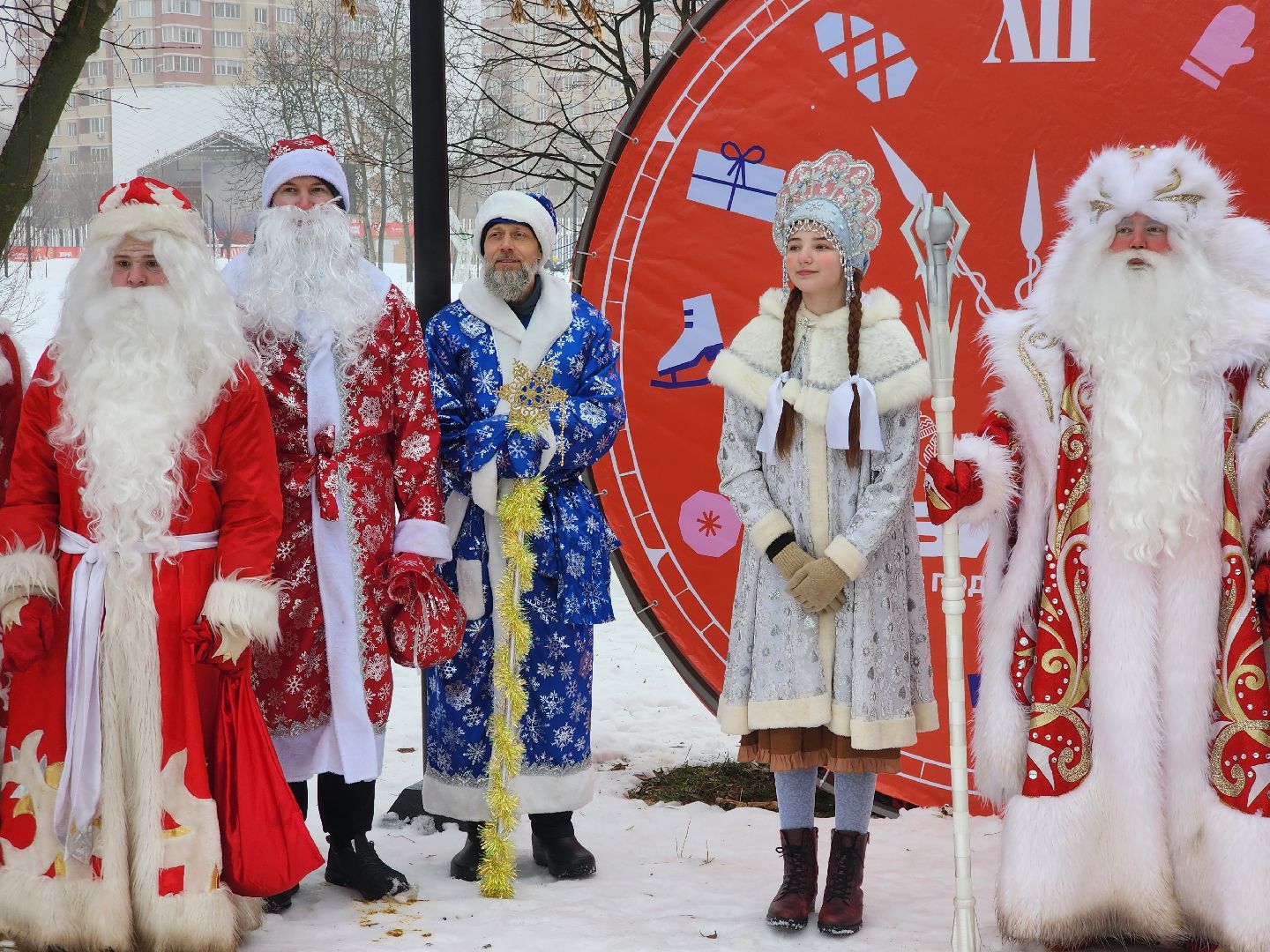 долгопрудный, площадь собина, центральный парк, парад дедов морозов, снегурочка,