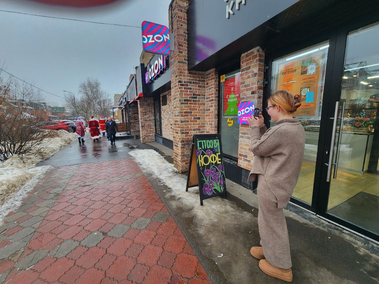 долгопрудный, площадь собина, центральный парк, парад дедов морозов, снегурочка,