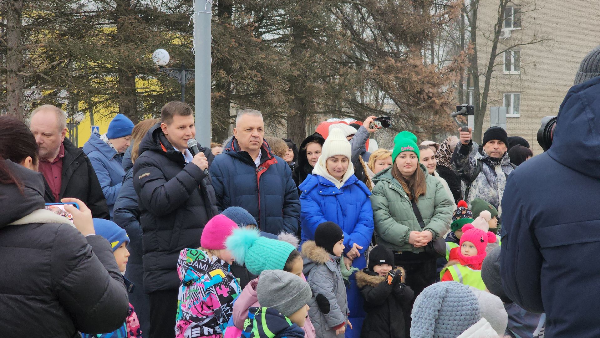 долгопрудный, площадь собина, центральный парк, парад дедов морозов, снегурочка,