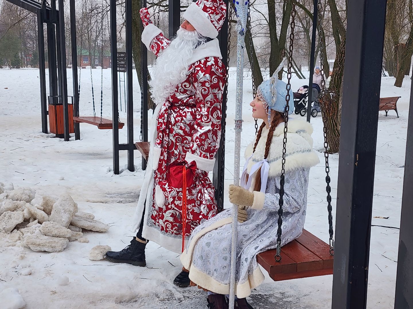 долгопрудный, площадь собина, центральный парк, парад дедов морозов, снегурочка,