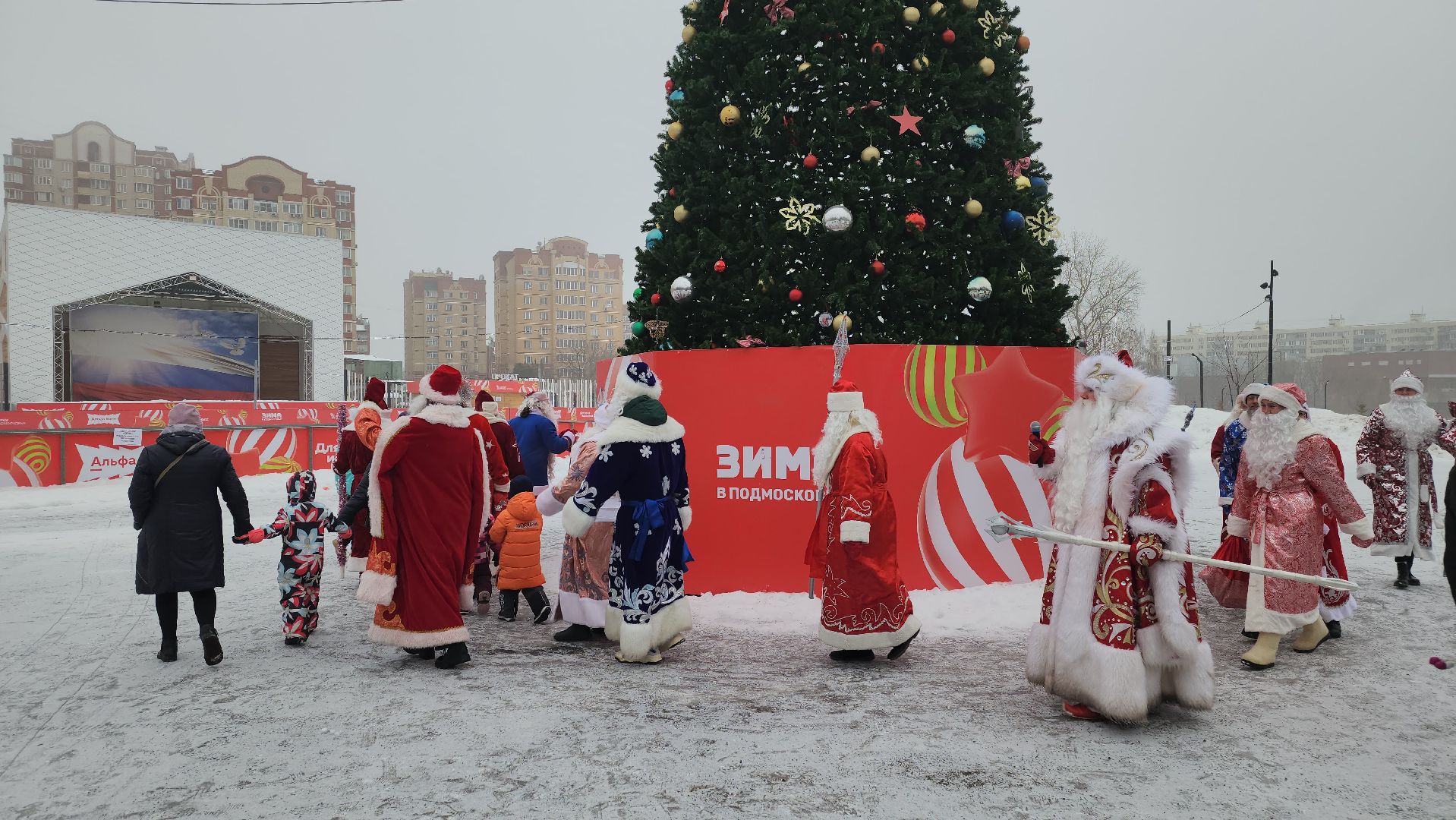 долгопрудный, площадь собина, центральный парк, парад дедов морозов, снегурочка,