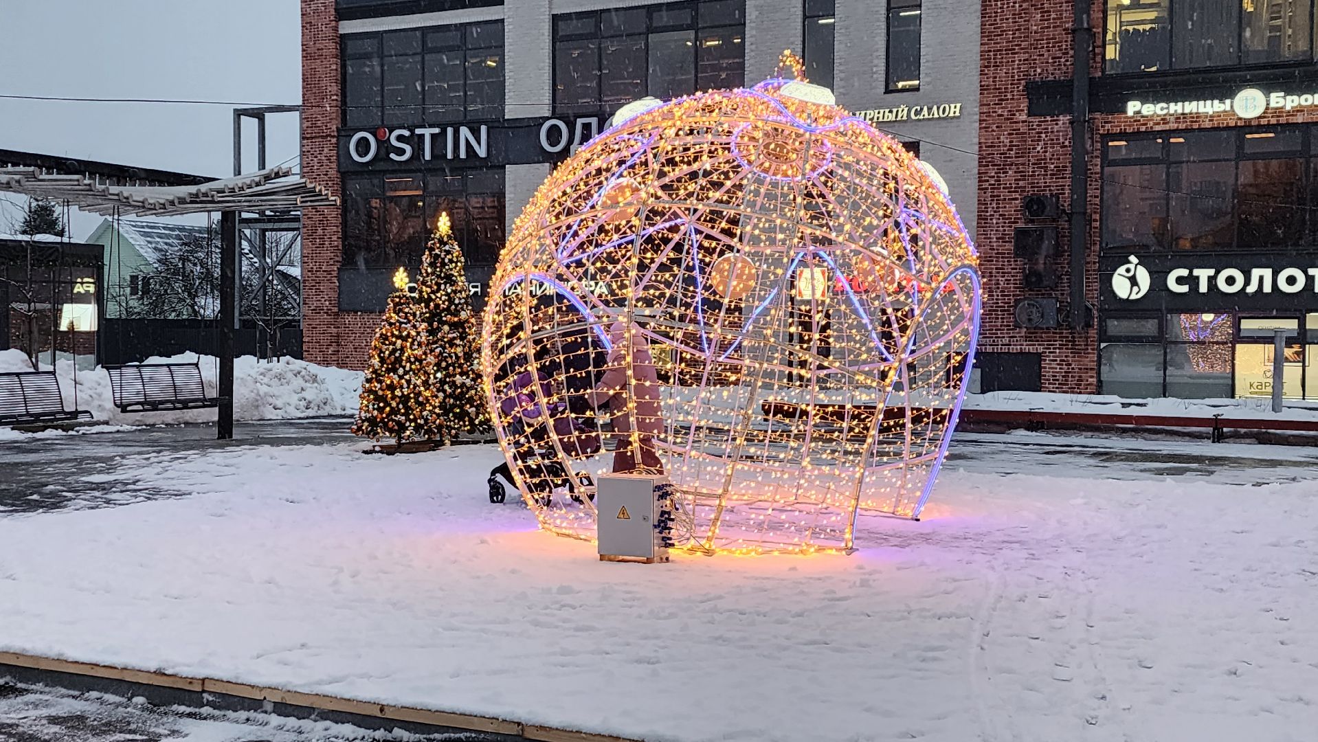 новогодняя иллюминация, истра, украшение города к новому году, вертикалки,