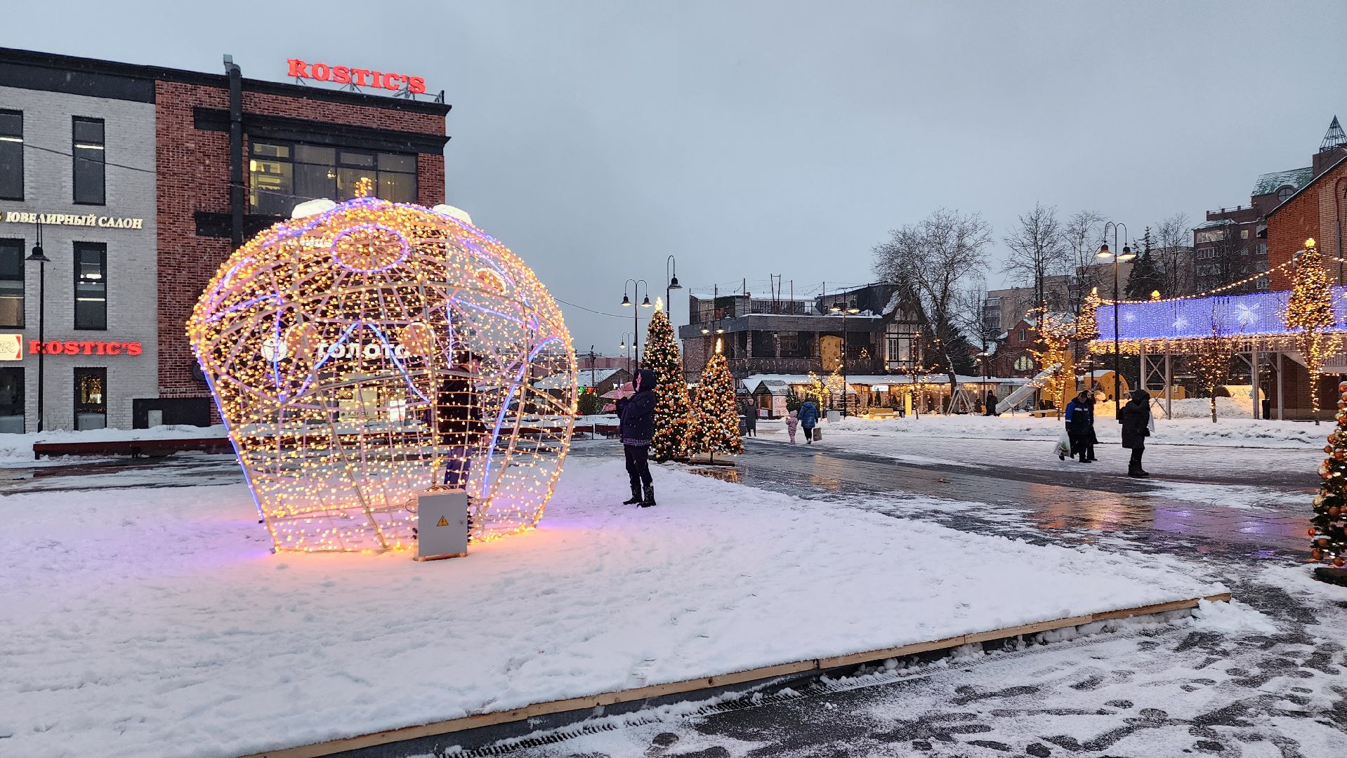 новогодняя иллюминация, истра, украшение города к новому году, вертикалки,
