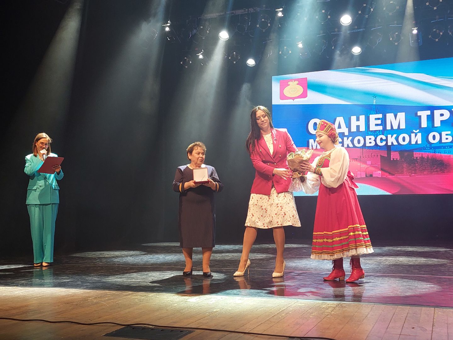 общество, предприятия, швейное дело