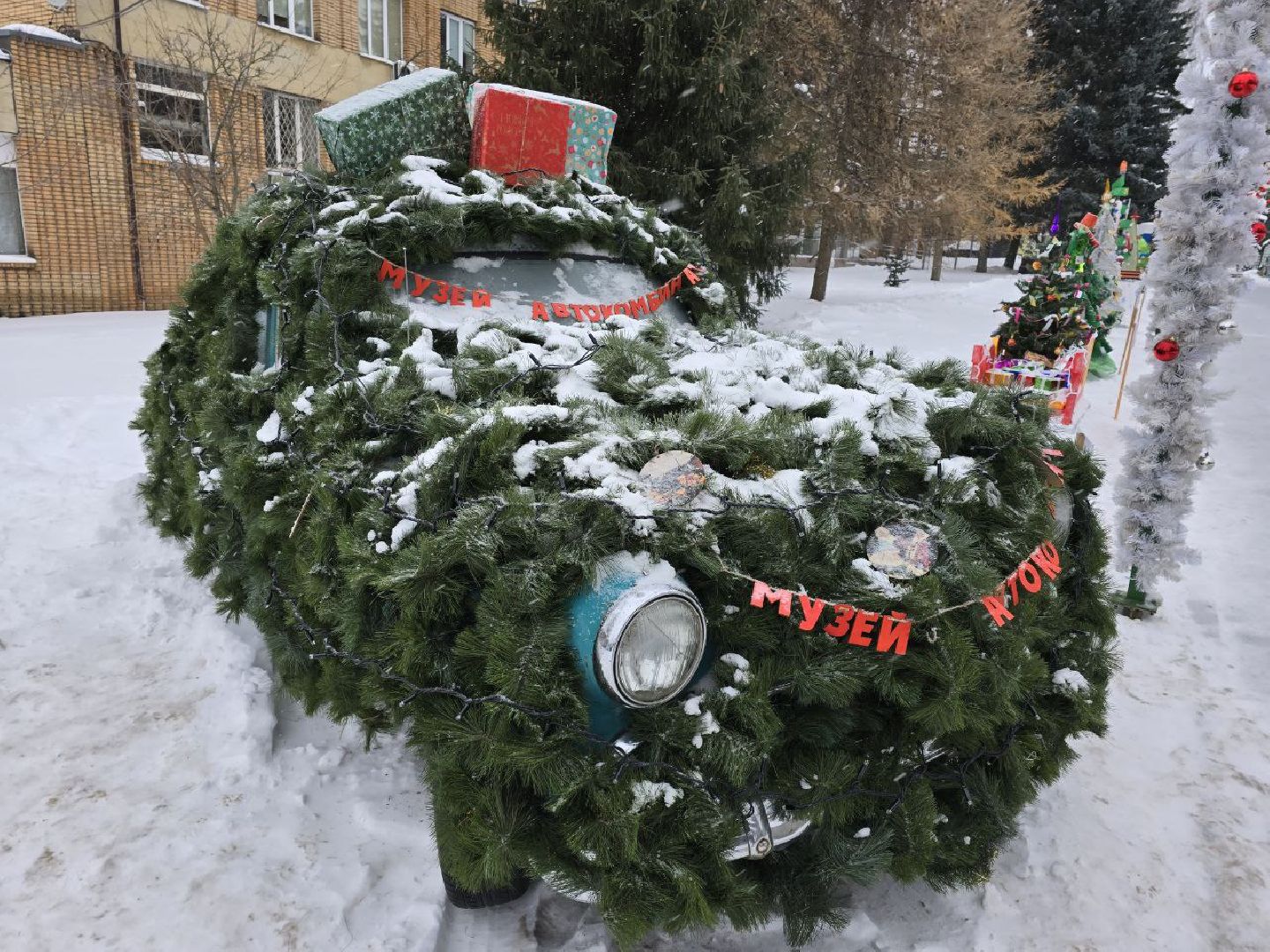 можайск, можайский городской округ, подмосковье, креатывные елки, фестиваль, фестиваль креативных елок, москвич, новый год, новогодние праздники, новый 2025 год, фестиваль елок, машина-елка,