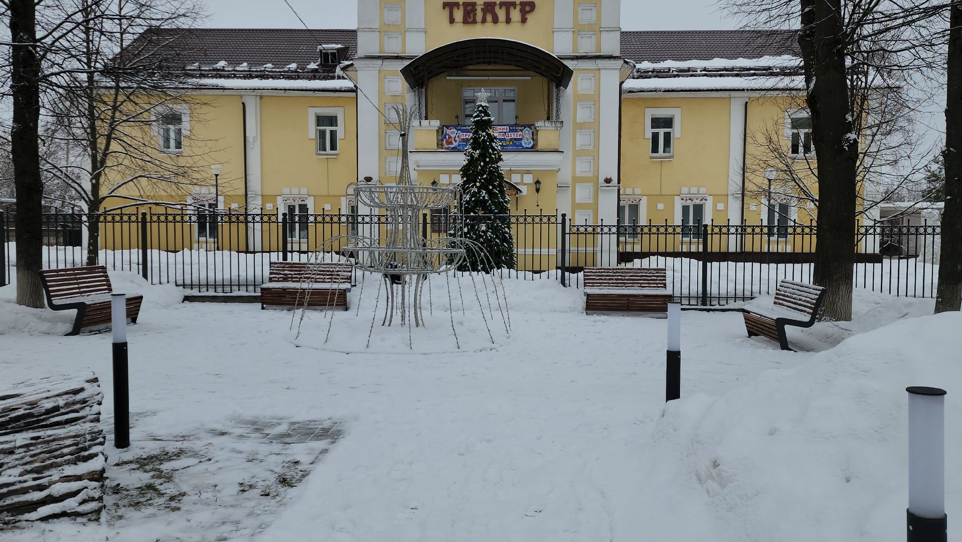 украшение города к новому году, зима 2024-2025, Истра, вертикалки