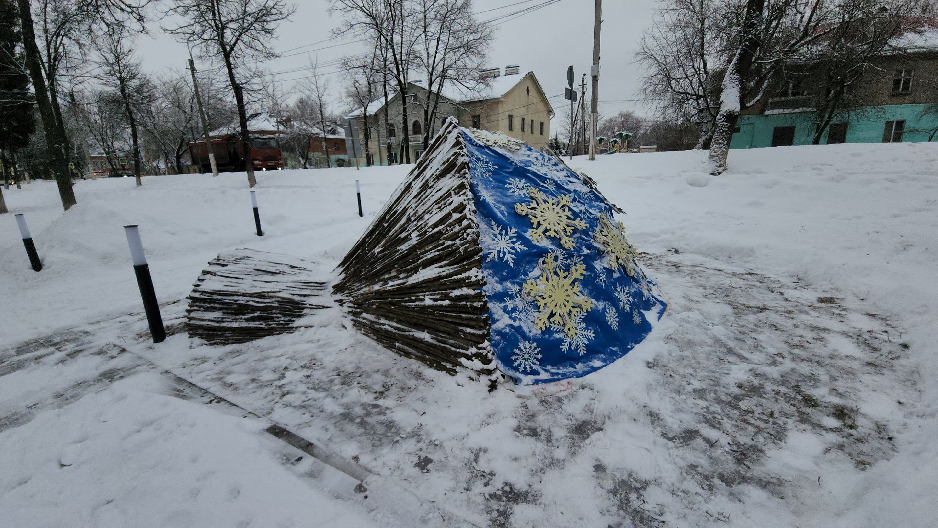 украшение города к новому году, зима 2024-2025, Истра, вертикалки