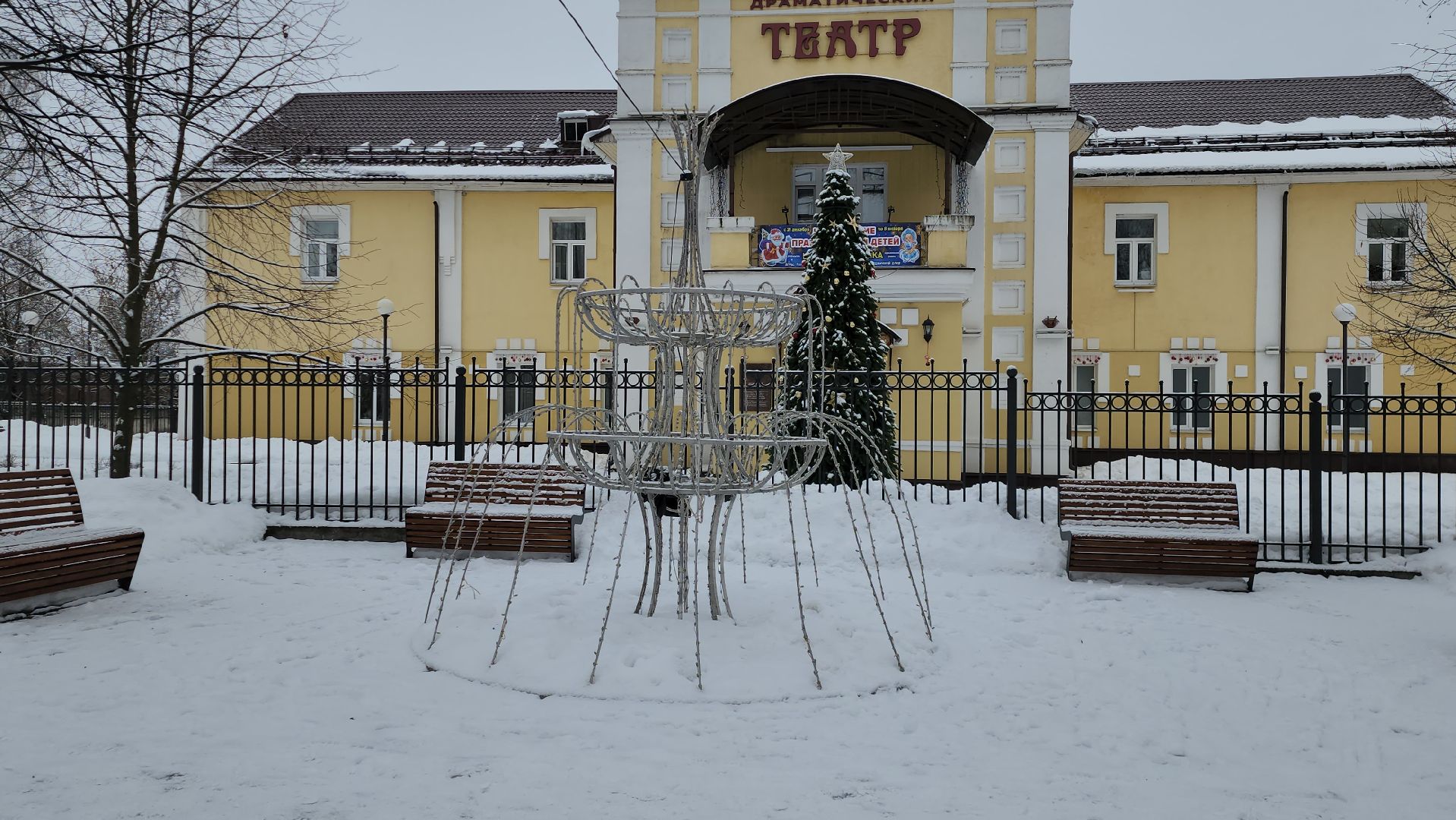 украшение города к новому году, зима 2024-2025, Истра, вертикалки