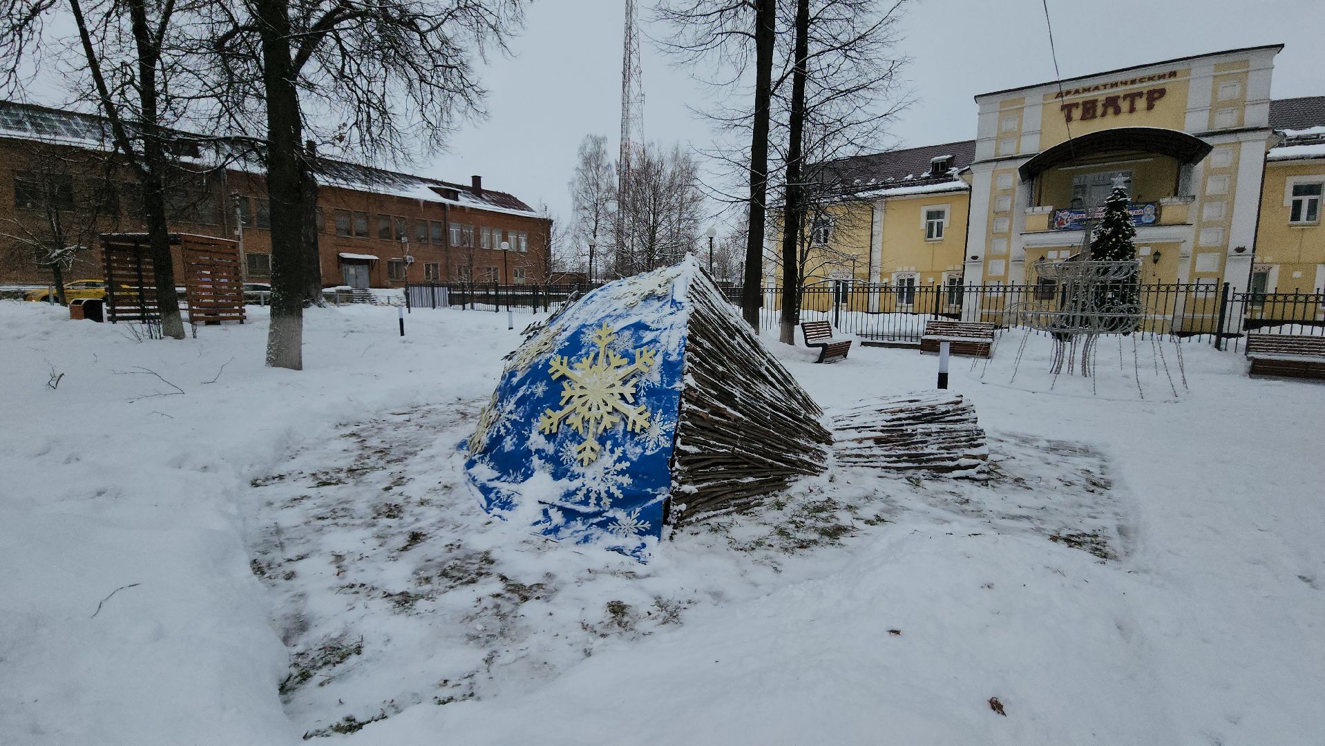 украшение города к новому году, зима 2024-2025, Истра, вертикалки