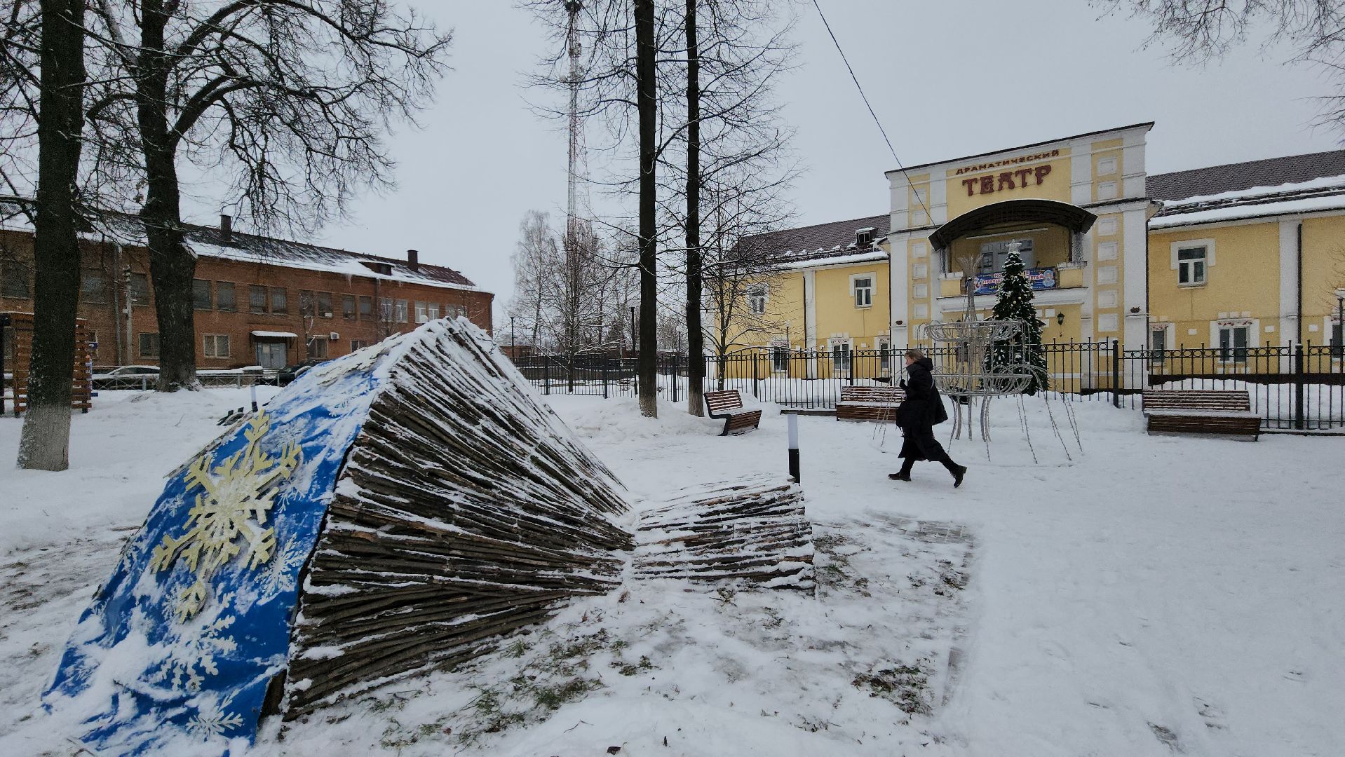 украшение города к новому году, зима 2024-2025, Истра, вертикалки