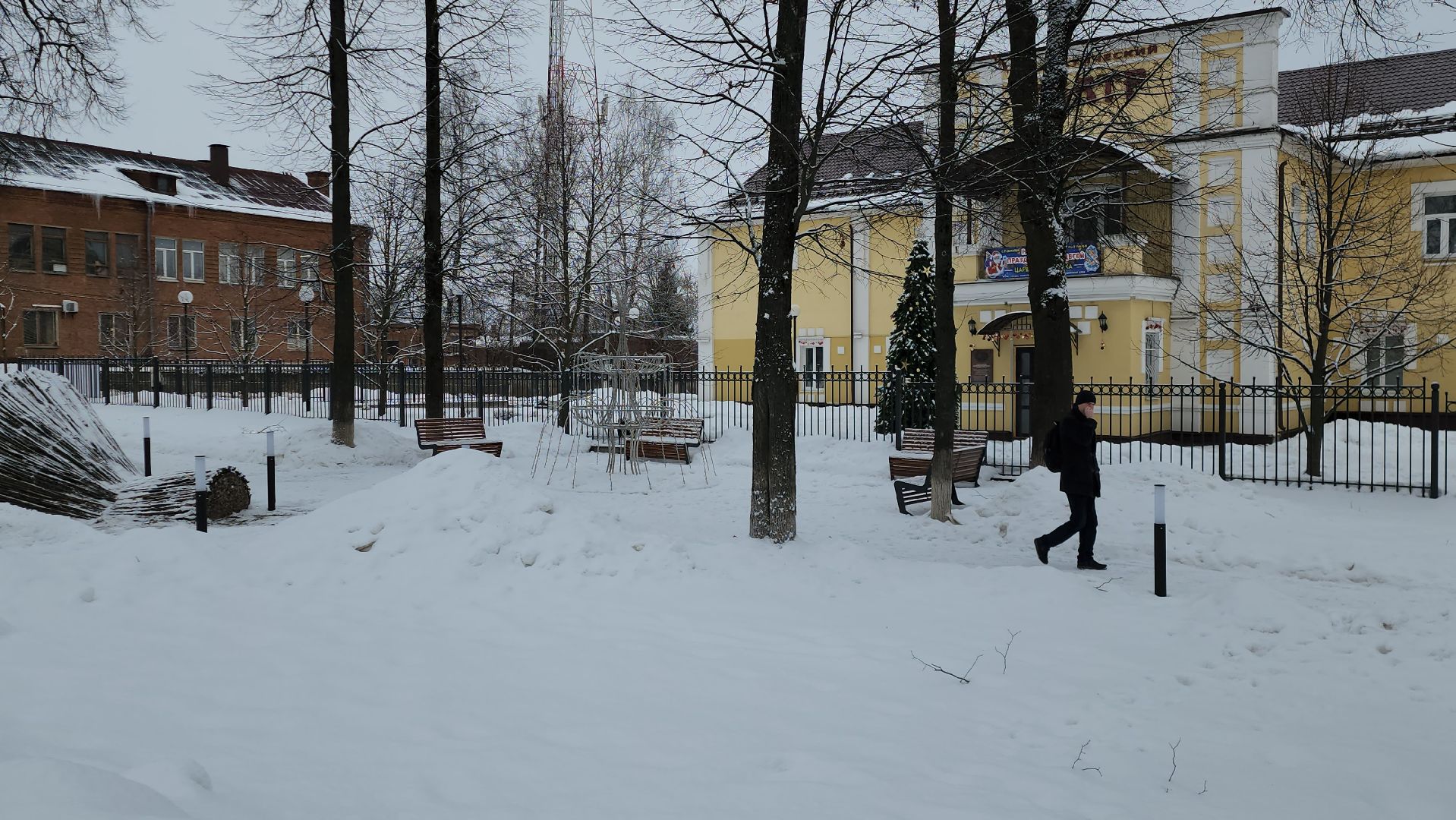 украшение города к новому году, зима 2024-2025, Истра, вертикалки