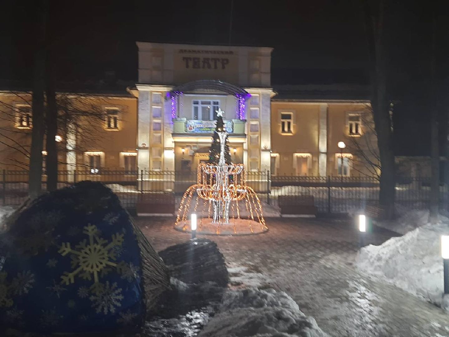 украшение города к новому году, зима 2024-2025, Истра, вертикалки