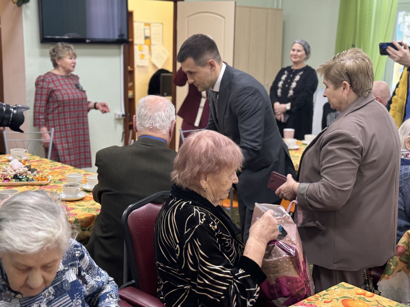 Узники фашистских концлагерей, Ветераны ВОВ, глава муниципалитета, глава поздравил узников,Кцсор домодедовский,