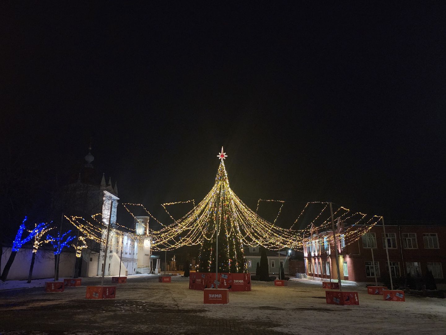 Коломна, зима в подмосковье, новогодняя елка, новогоднее украшение, вертикалки,