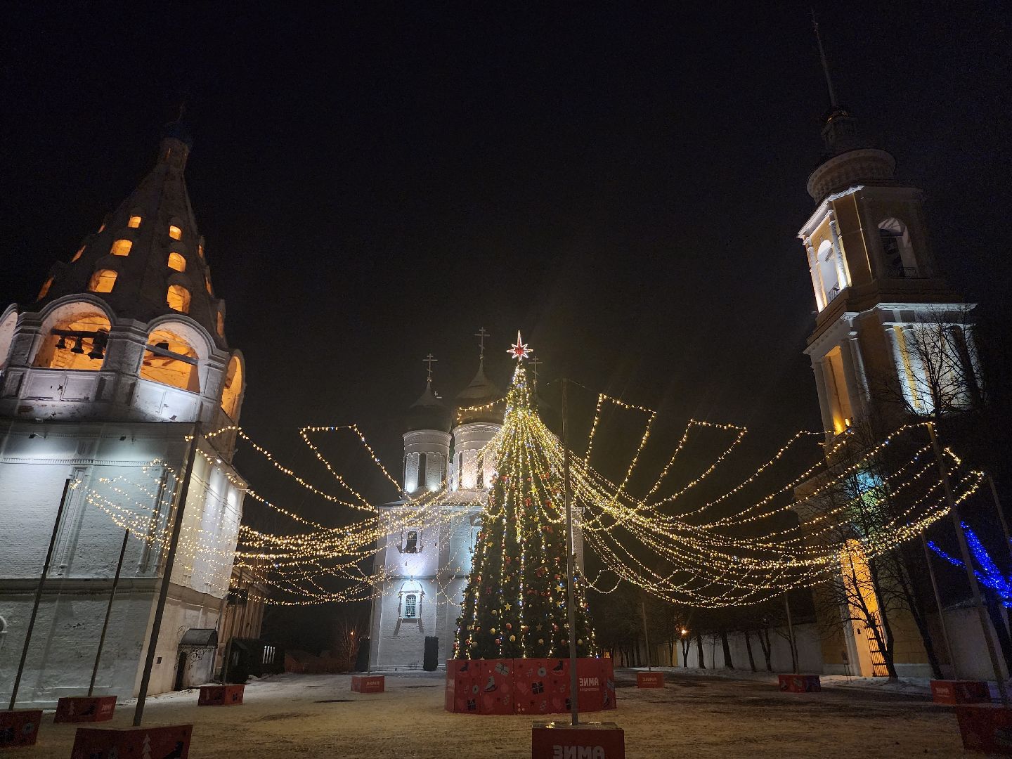 Коломна, зима в подмосковье, новогодняя елка, новогоднее украшение, вертикалки,
