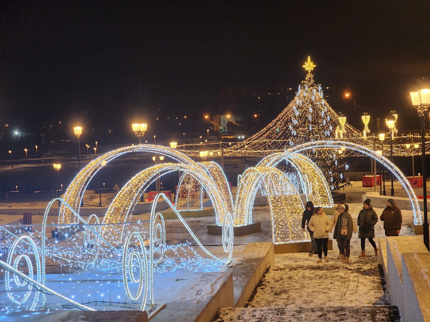 Коломна, зима в подмосковье, новогодняя елка, новогоднее украшение, вертикалки,
