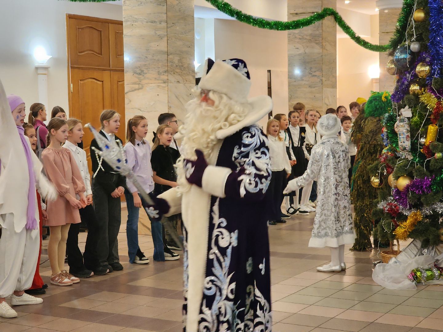 долгопрудный, дк вперед, ДТШ Семья, елка отличников, воздушные шары, вертикалки,