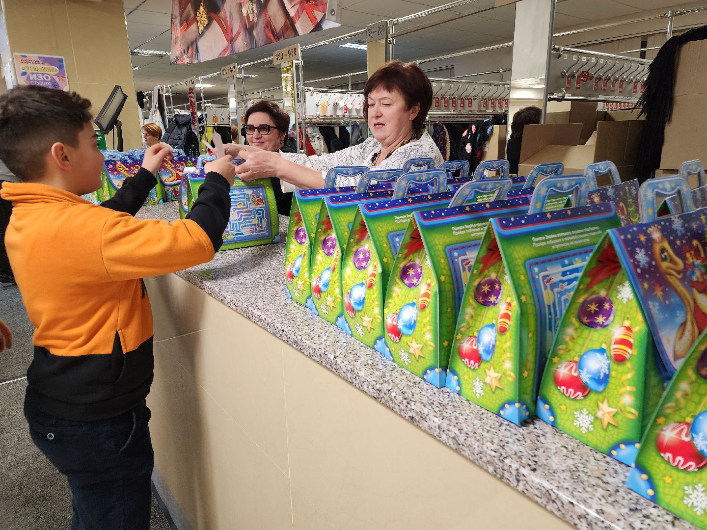 фрязино, елка главы округа, дети, новый год, подарки, вертикалки,