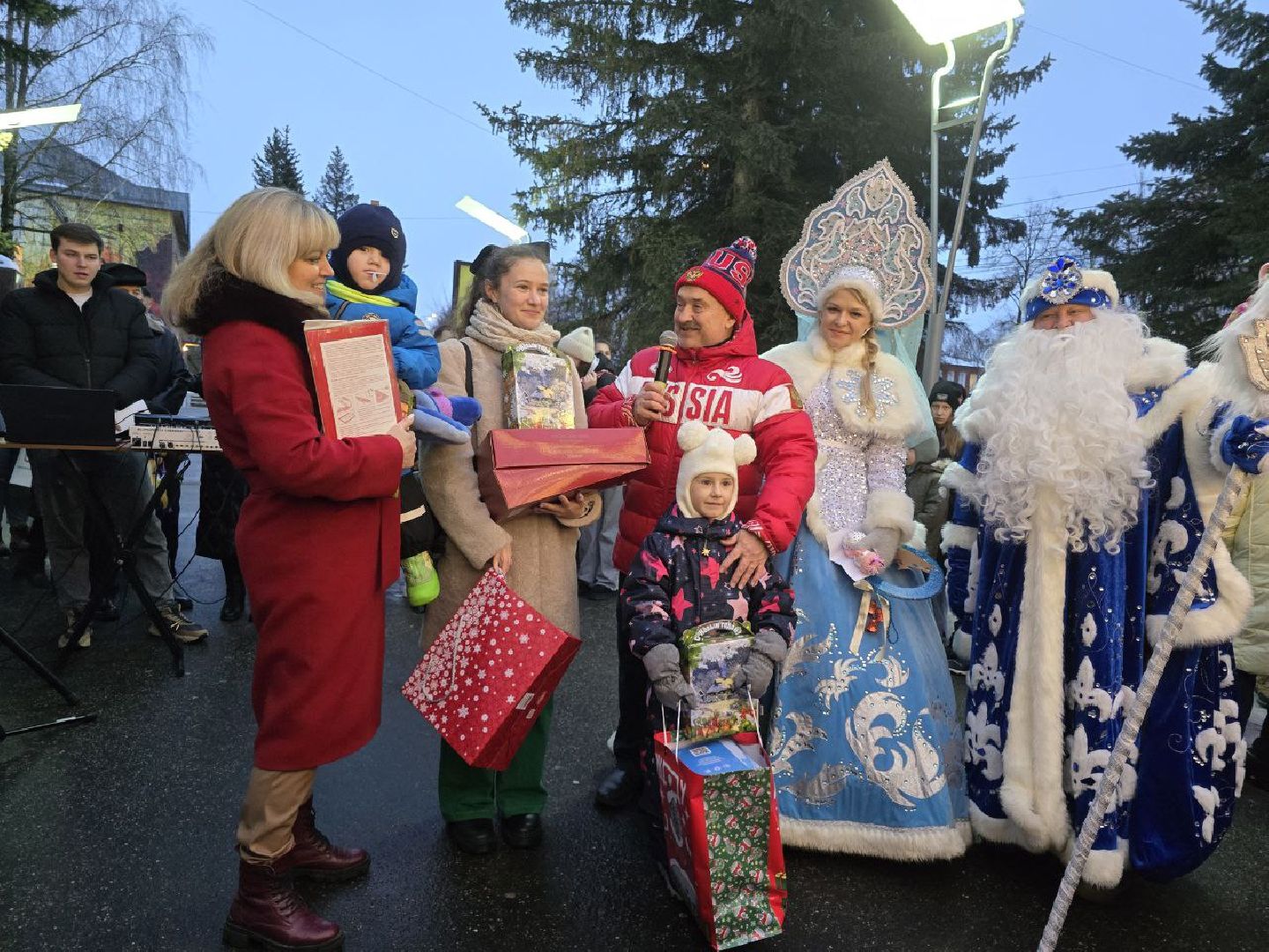 можайск, можайский городской округ, подмосковье, елка желаний, всероссийская акция, исполнение желаний, исполнение детских желаний, мечты, дети, новый год, новогодние праздники,