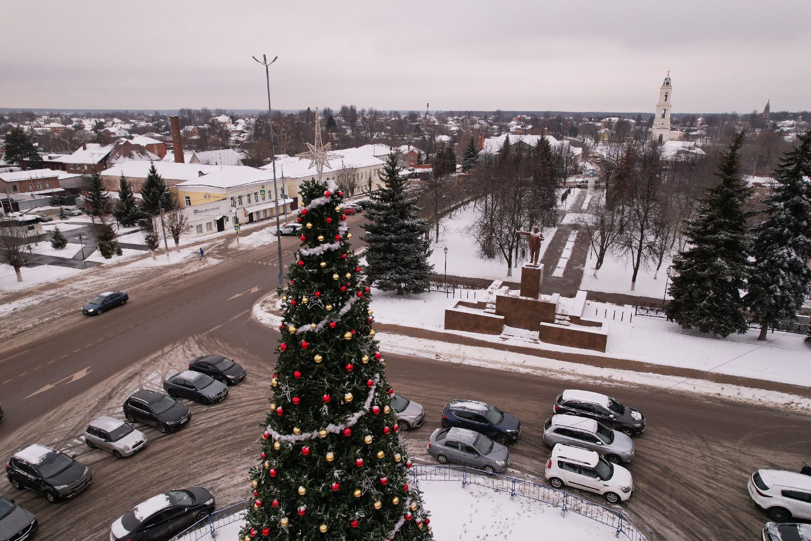 видео с коптера, зима в подмосковье, ёлка,