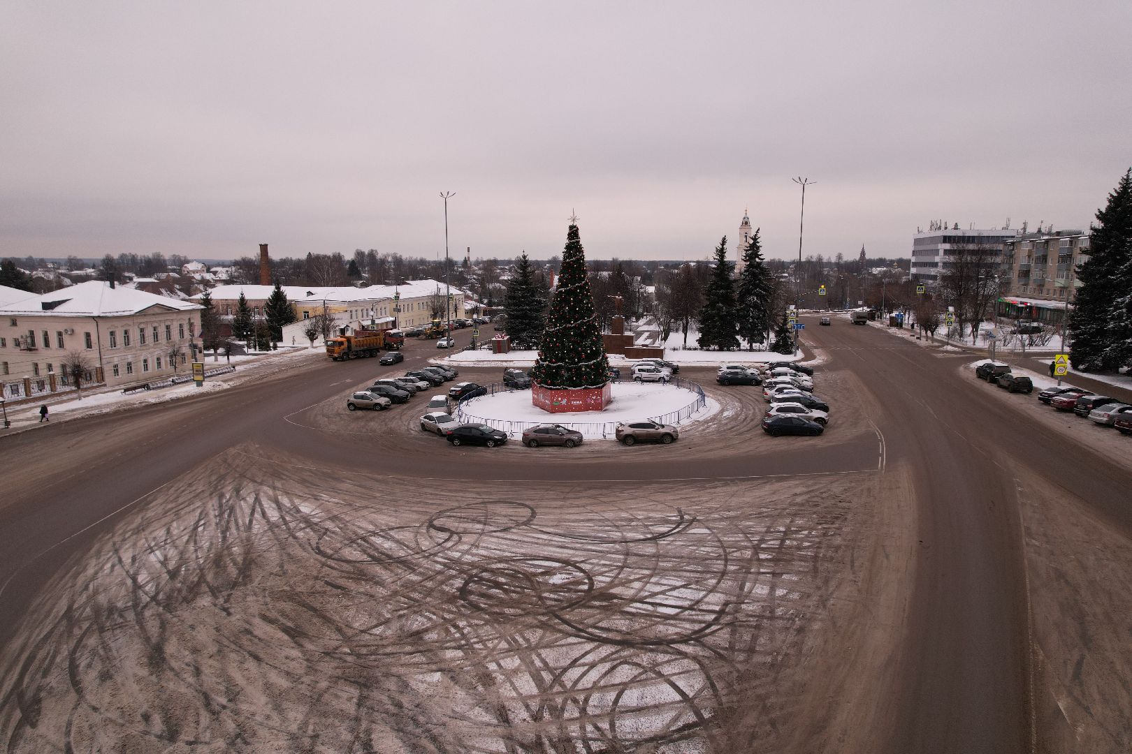 видео с коптера, зима в подмосковье, ёлка,