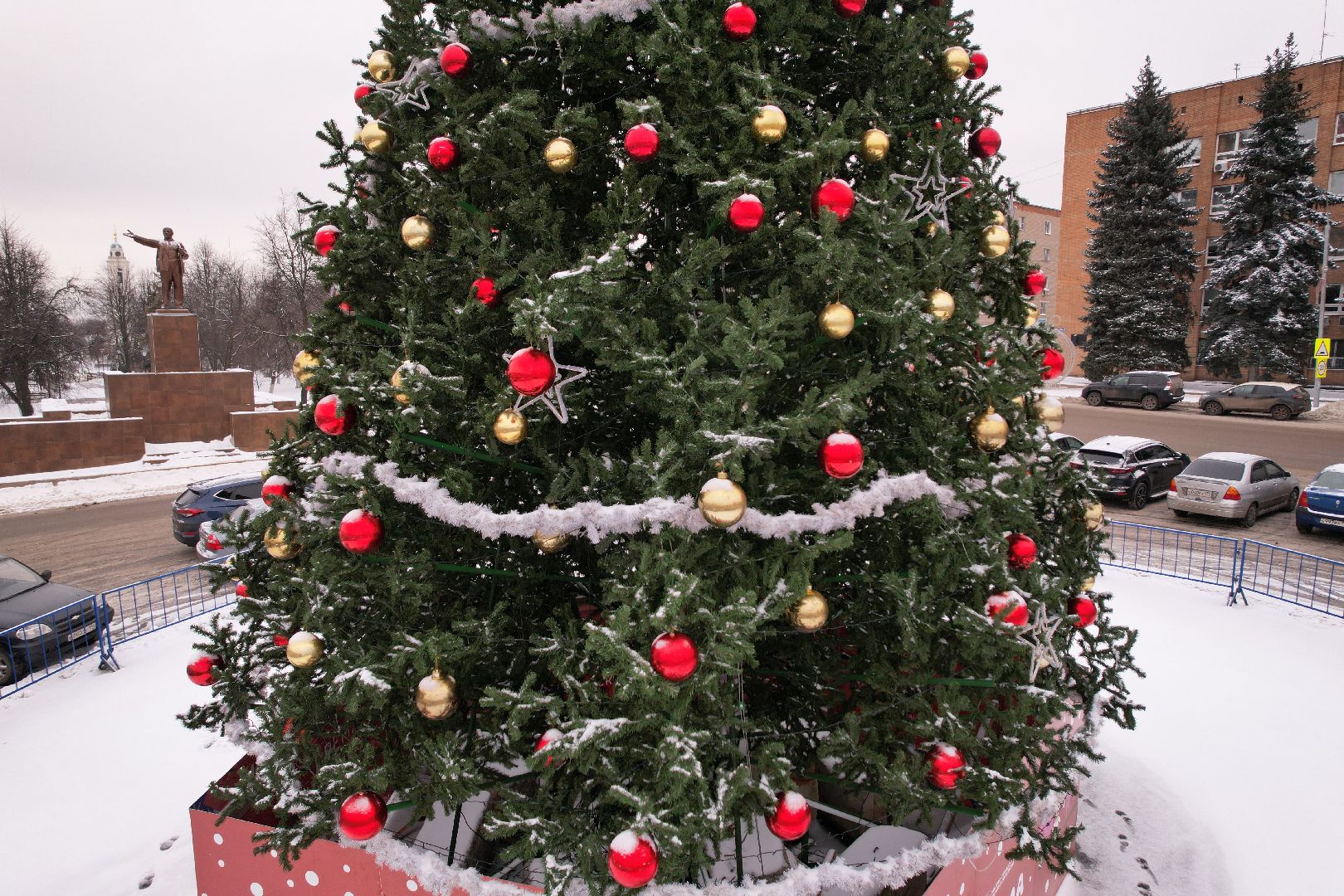 видео с коптера, зима в подмосковье, ёлка,