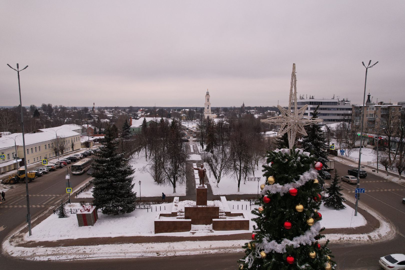 видео с коптера, зима в подмосковье, ёлка,