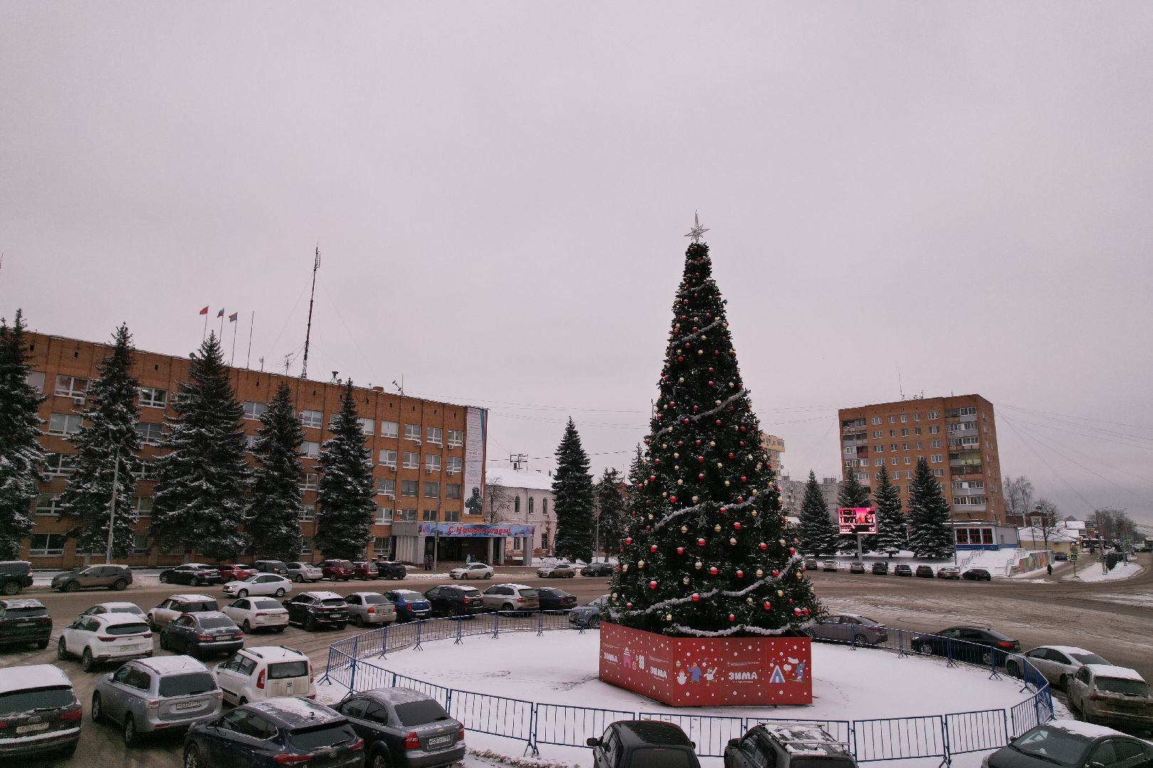 видео с коптера, зима в подмосковье, ёлка,