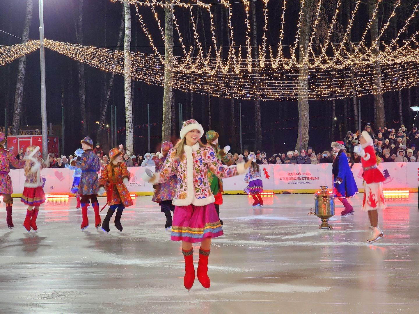 ледяное шоу, спектакль, фигуристы, фигурное катание, татьяна навка, ногонск, центральный парк, каток, жители, общество, вертикалки,