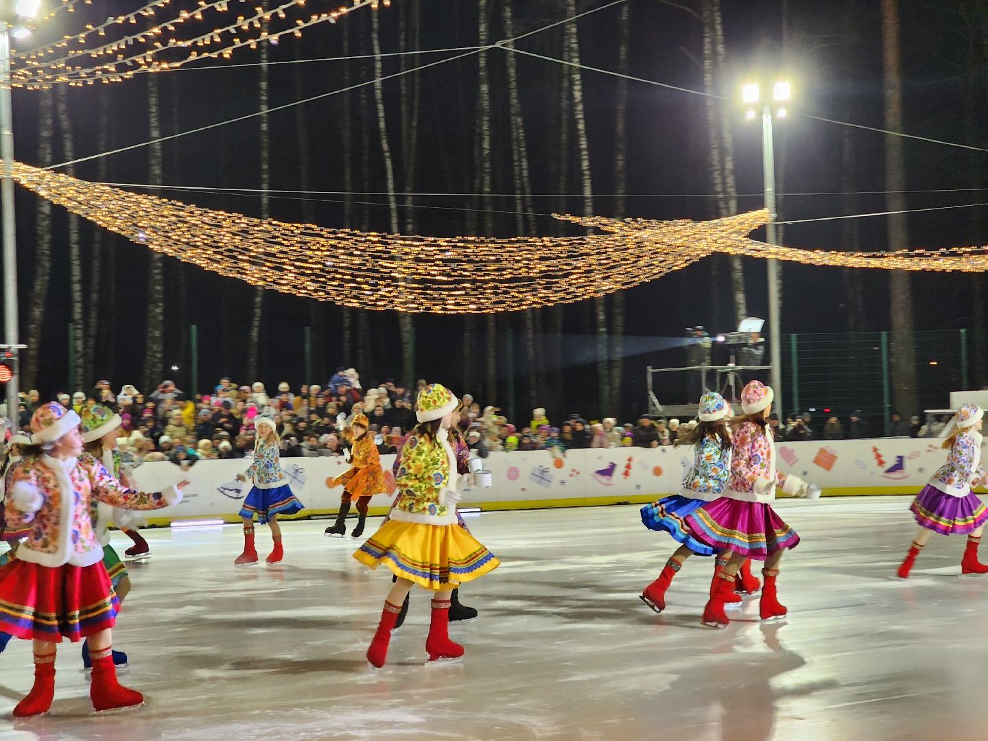 ледяное шоу, спектакль, фигуристы, фигурное катание, татьяна навка, ногонск, центральный парк, каток, жители, общество, вертикалки,