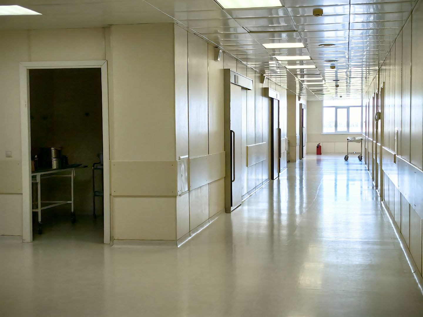 врач-травматолог, перелом, вывих, первая помощь, растяжение,