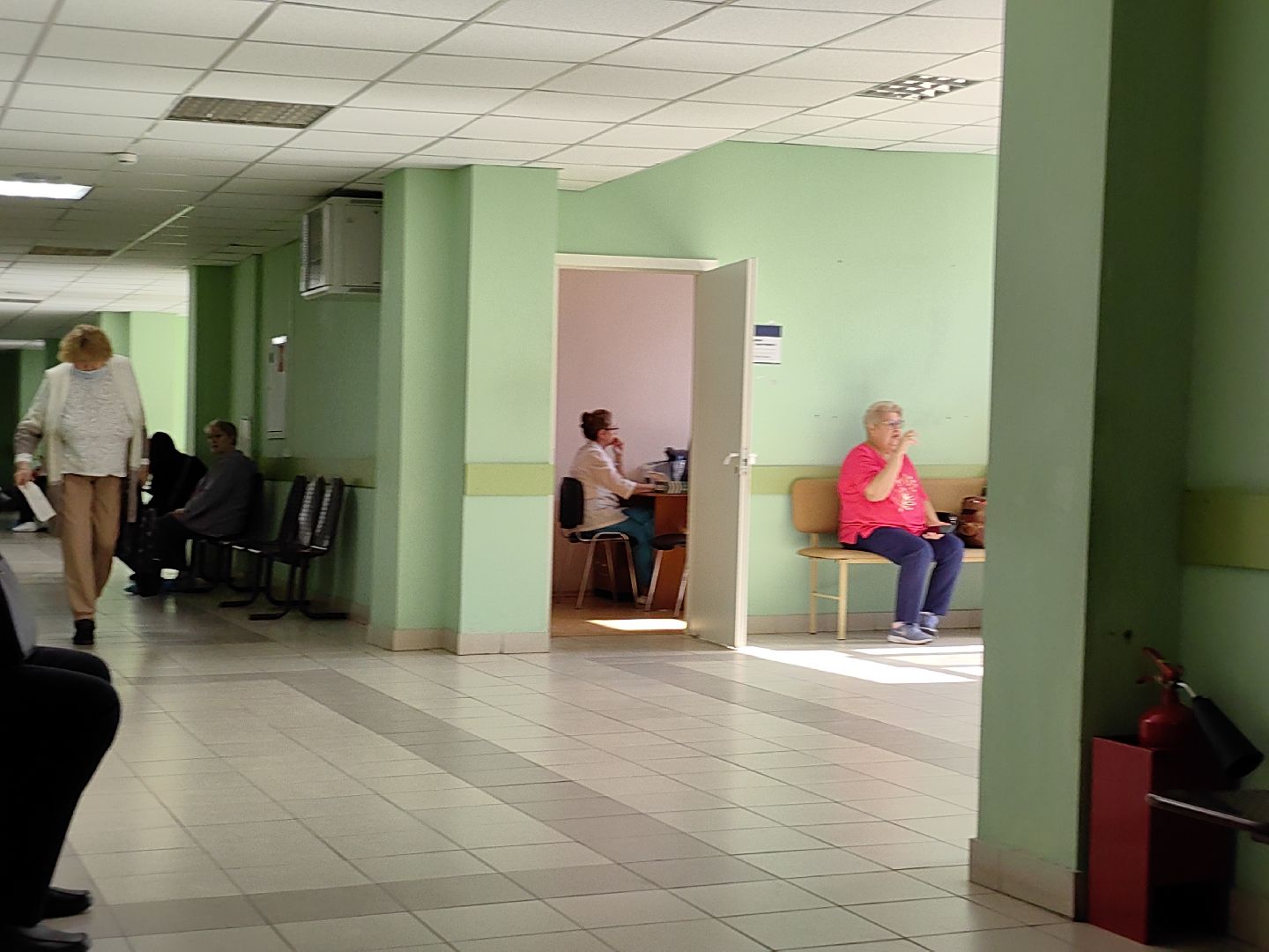 врач-травматолог, перелом, вывих, первая помощь, растяжение,