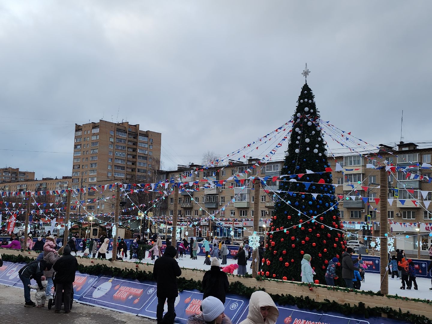 серпухов, подмосковье, каток, искусственный лед, новый год,