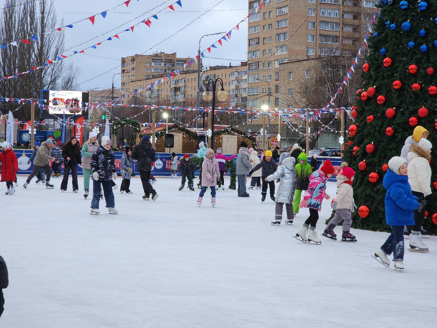 серпухов, подмосковье, каток, искусственный лед, новый год,